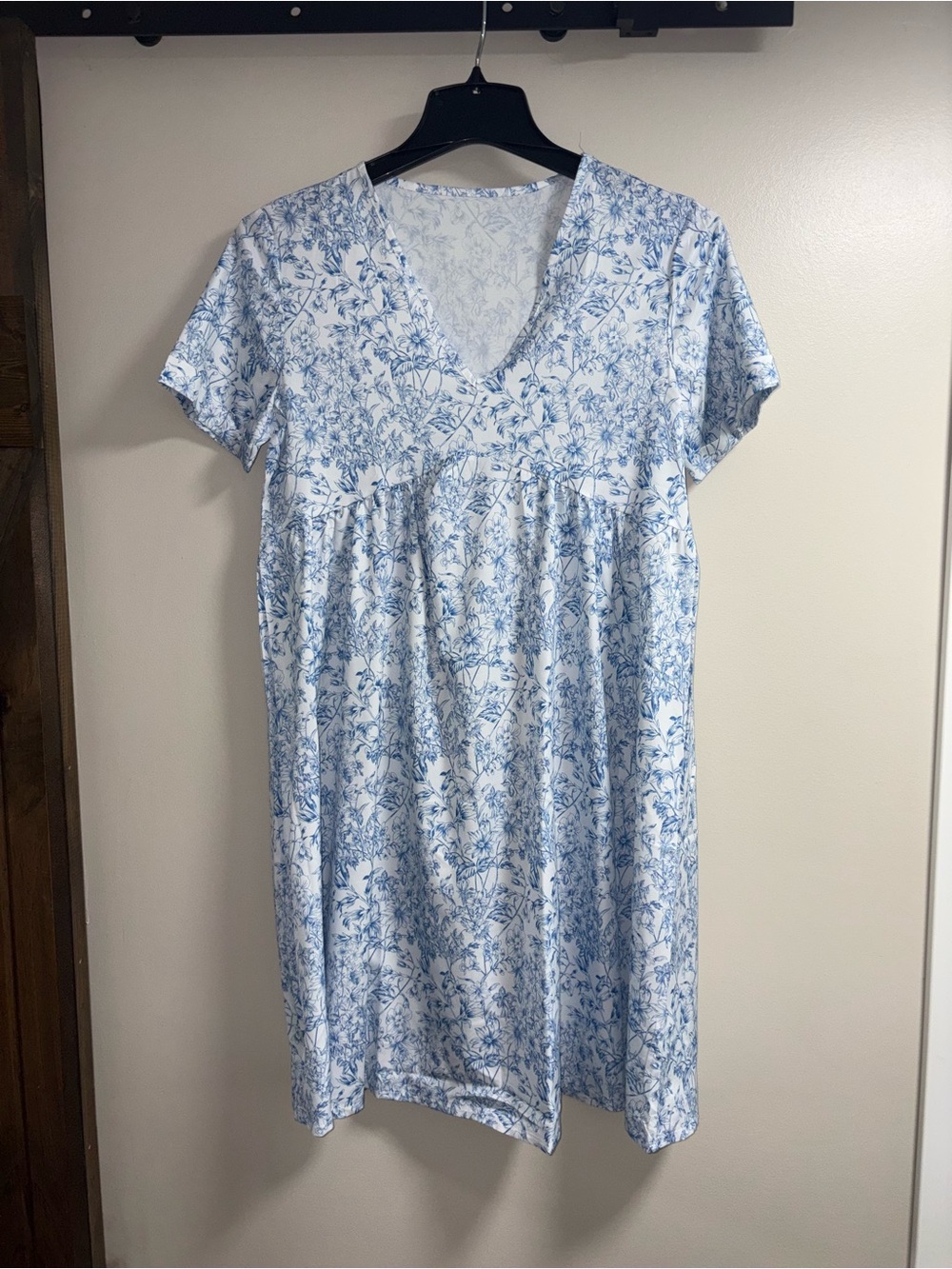 NWOT Light Blue Floral V-Neck Short Sleeve Dress